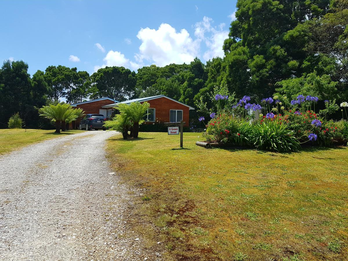 Regatta Point Tavern & Holiday Villas Strahan Exterior foto