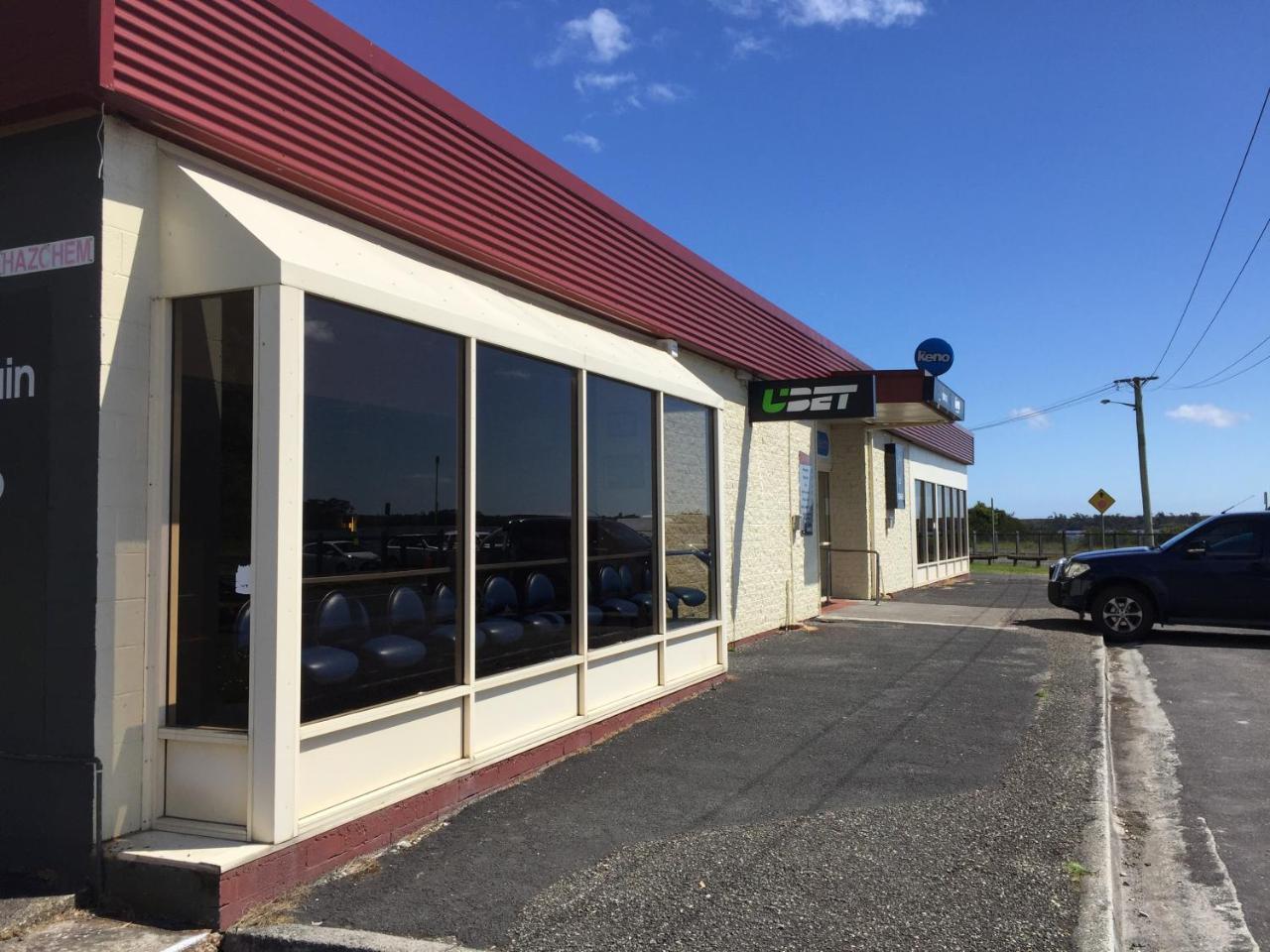Regatta Point Tavern & Holiday Villas Strahan Exterior foto