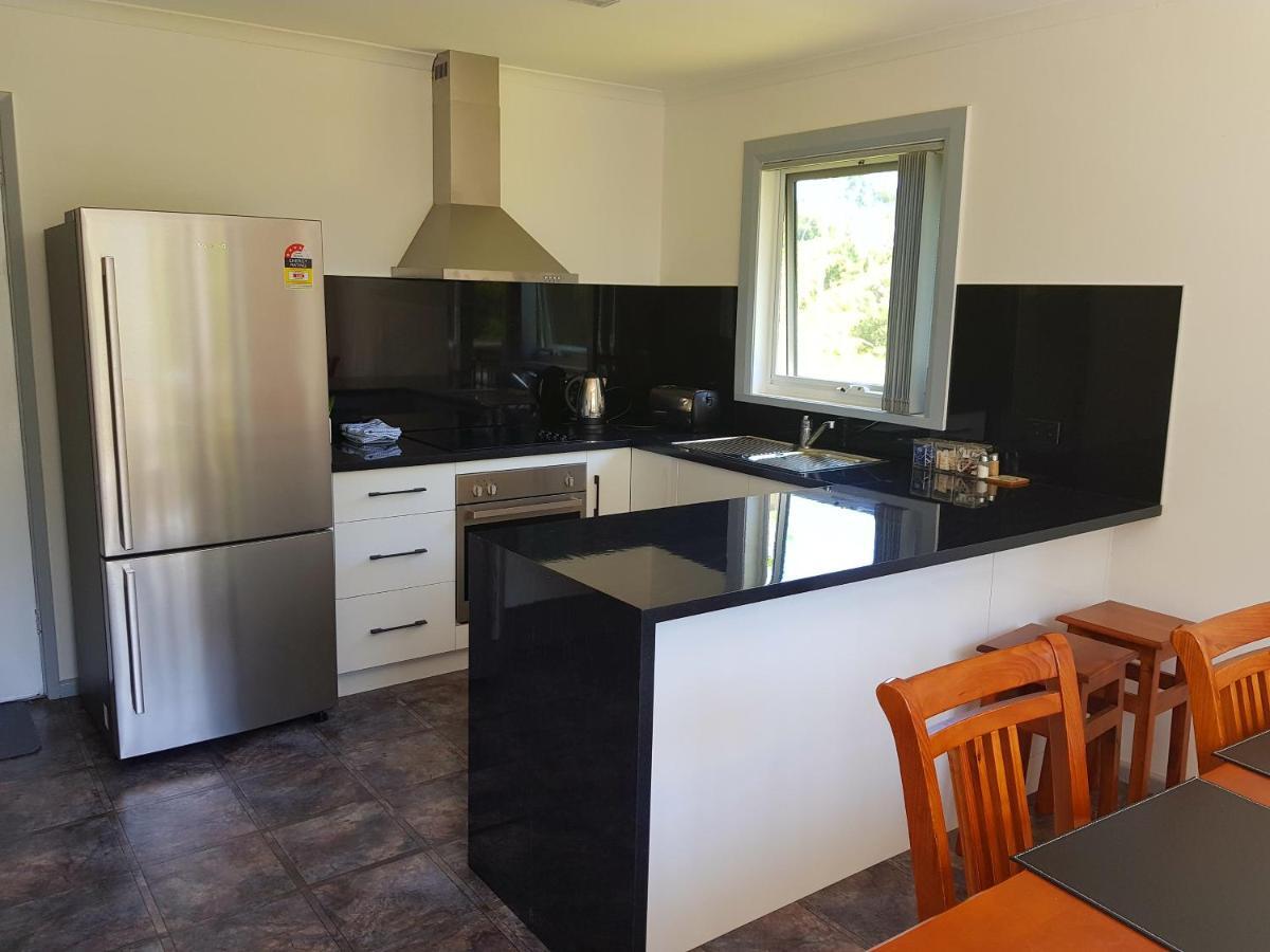 Regatta Point Tavern & Holiday Villas Strahan Cameră foto